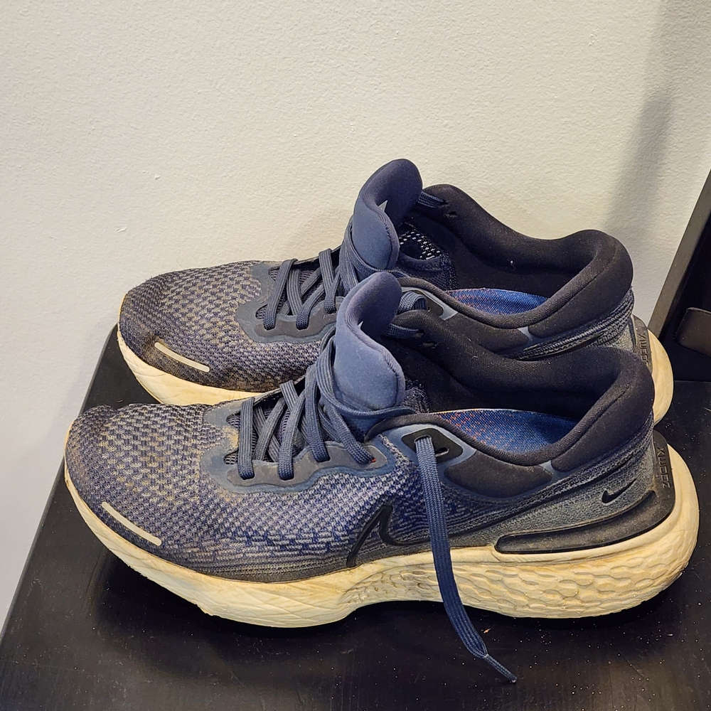 Nike Men's Invincible Run Flyknit Running Shoes